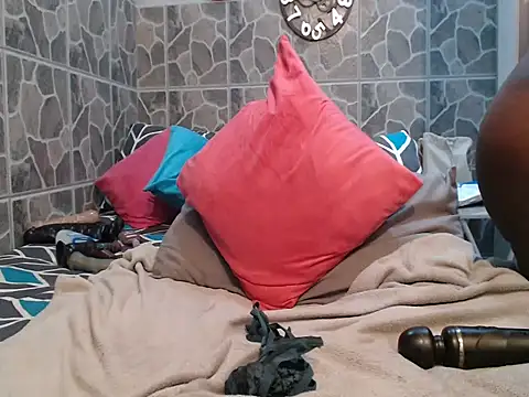 THREEHOLESPLEASURE99 online show from April 6, 7:20 am