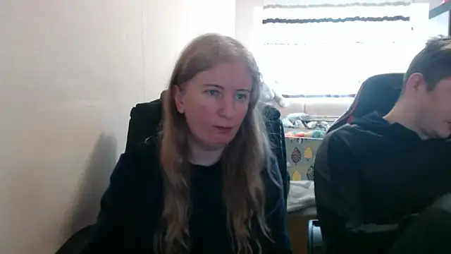 PeterAndJen online show from April 1, 9:21 am