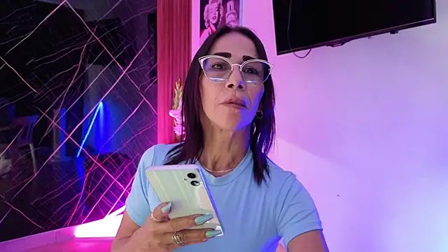 crisstal miler online show from April 3, 3:04 am