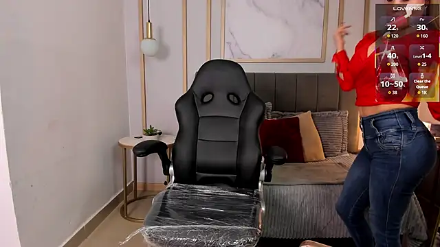 Holly madison  online show from April 6, 1:12 pm