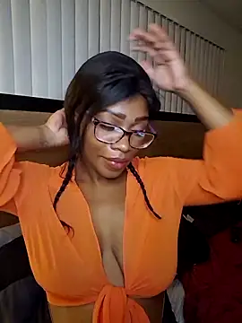 lollycoco online show from December 3, 7:00 am