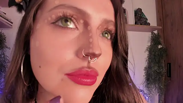 llanna  online show from October 31, 7:01 am