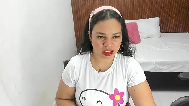 Cloe 35 online show from November 6, 8:15 pm