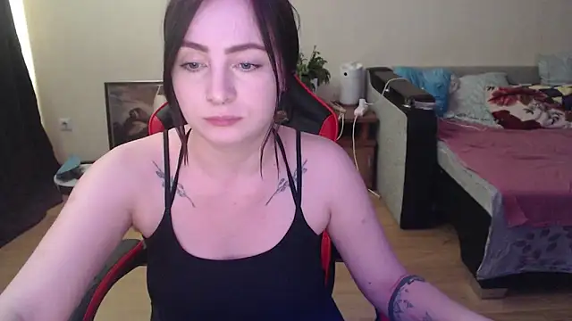 Laralianna online show from March 20, 1:27 pm