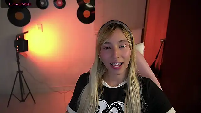 Saucy Jenn online show from April 19, 4:12 am