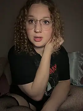 EmmieRae online show from October 13, 5:21 am