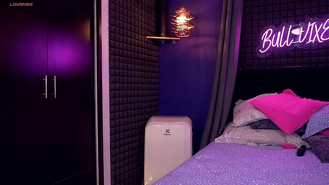 bull vixen2001 online show from February 19, 11:03 pm