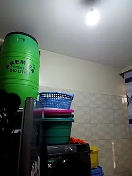 Snapshot of Toomuchbooty33 chatting on October 4, 1:50 pm Toomuchbooty33 online show from October 4, 1:50 pm