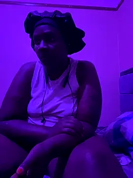 Snapshot of Toomuchbooty33 chatting on September 21, 7:23 pm Toomuchbooty33 online show from September 21, 7:23 pm