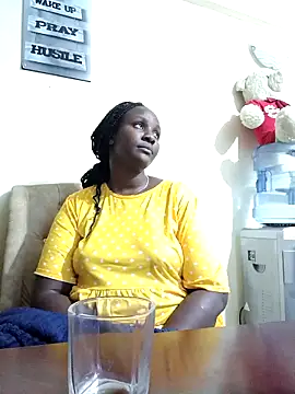 Snapshot of Toomuchbooty33 chatting on October 9, 10:14 pm Toomuchbooty33 online show from October 9, 10:14 pm