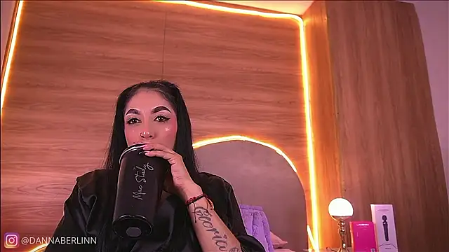 danna berlin  online show from February 7, 7:40 pm