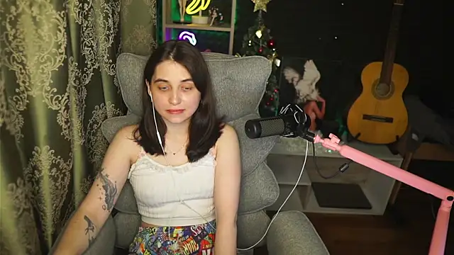 delicatedBailey online show from July 31, 11:50 pm