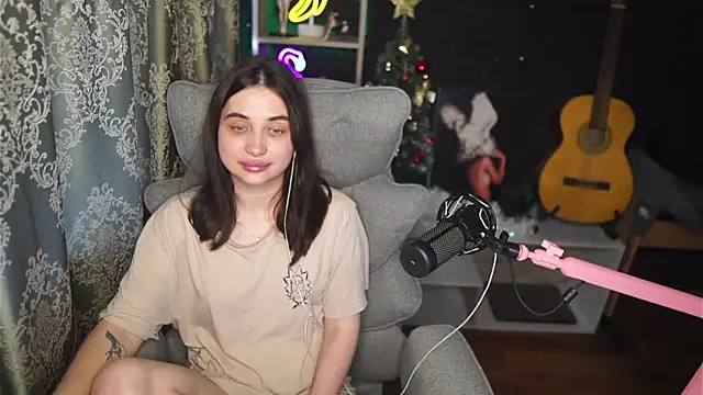 delicatedBailey online show from August 5, 4:52 am