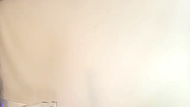 Sassy--Girl online show from December 4, 6:30 pm