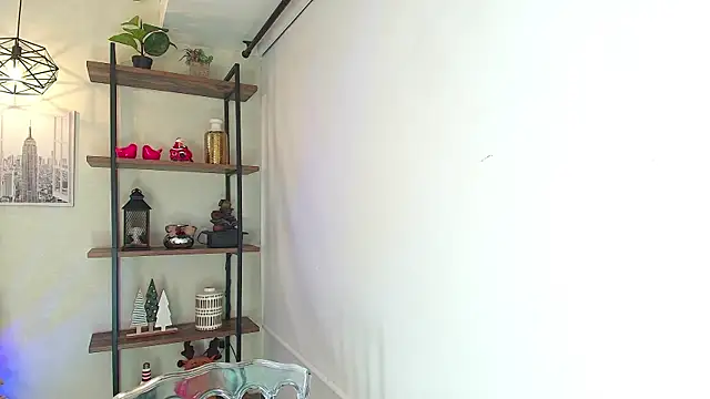 Sassy--Girl online show from December 1, 6:10 pm