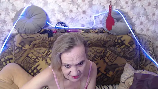Snapshot of MissBekker chatting on October 1, 5:18 pm MissBekker online show from October 1, 5:18 pm
