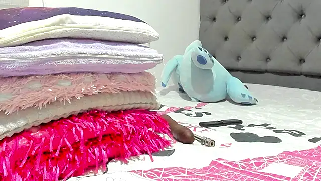 Elizabeth 18  online show from May 27, 3:25 am