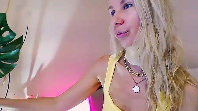 OLIVIA CANDY online show from April 8, 5:42 am