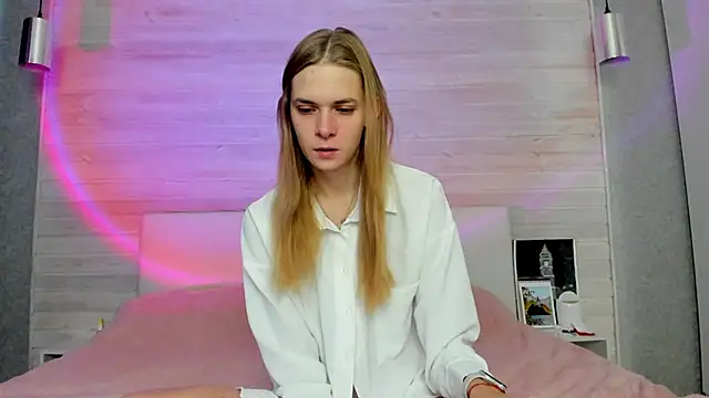 molly hunt  online show from November 11, 4:08 am