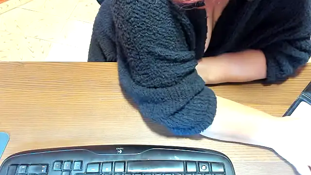 NikkiHolland online show from November 12, 9:51 am