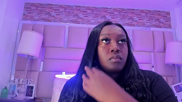 ShaniaBrownn online show from November 19, 7:47 pm