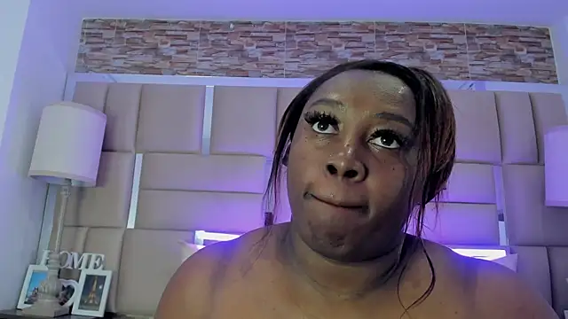 Snapshot of ShaniaBrownn chatting on September 9, 7:35 pm ShaniaBrownn online show from September 9, 7:35 pm