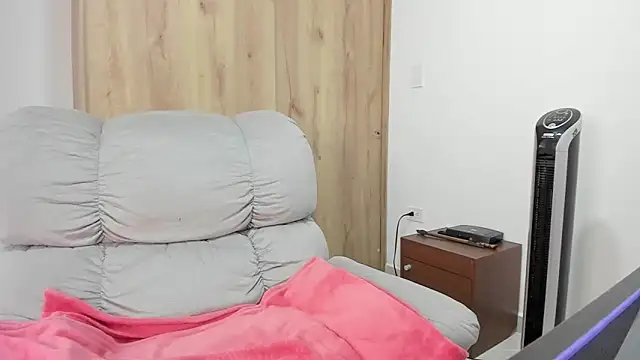 xspecialoomx online show from March 22, 1:28 pm