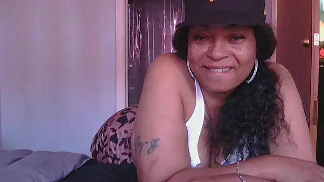 MSweetLindaParks online show from October 19, 4:20 pm