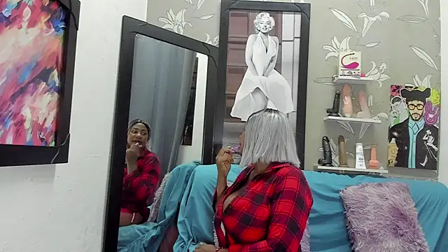 Karen Bis online show from March 31, 11:05 pm