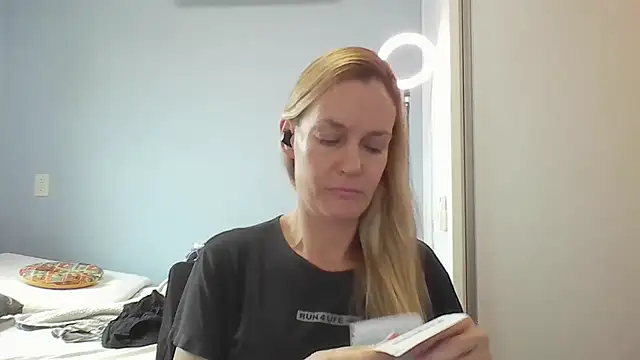 Annylove1 online show from April 10, 10:54 am