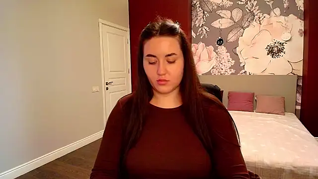 Snapshot of Roxie_Bradley chatting on October 2, 7:02 am Roxie Bradley online show from October 2, 7:02 am