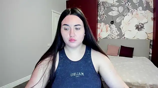 Roxie Bradley online show from February 9, 6:48 am