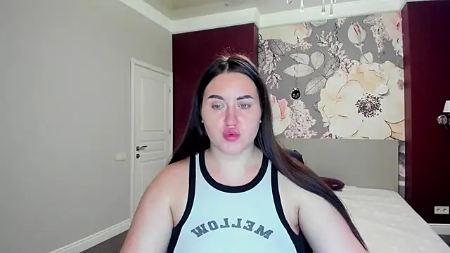 Snapshot of Roxie_Bradley chatting on October 17, 5:43 am Roxie Bradley online show from October 17, 5:43 am