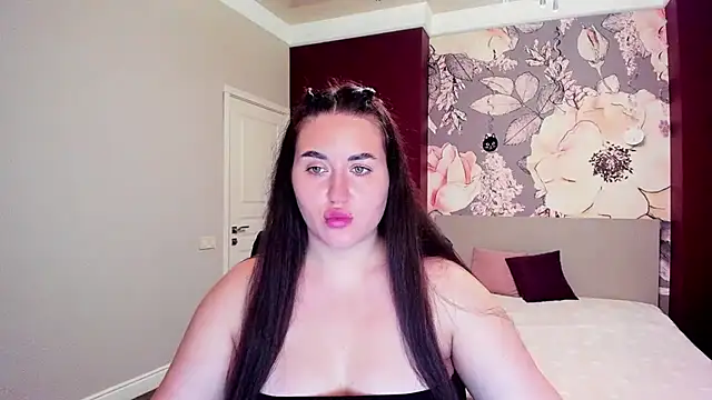 Snapshot of Roxie_Bradley chatting on October 7, 5:56 am Roxie Bradley online show from October 7, 5:56 am