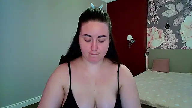 Roxie Bradley online show from March 26, 7:54 am