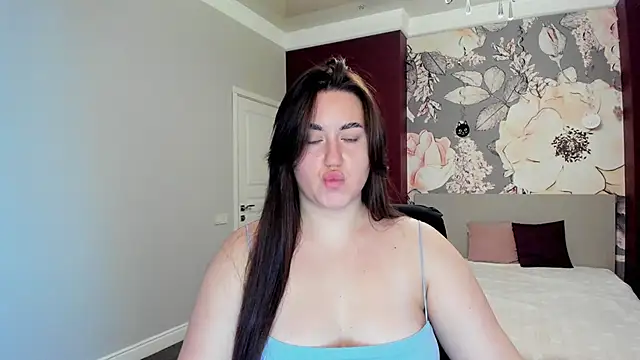 Roxie Bradley online show from November 17, 6:58 am