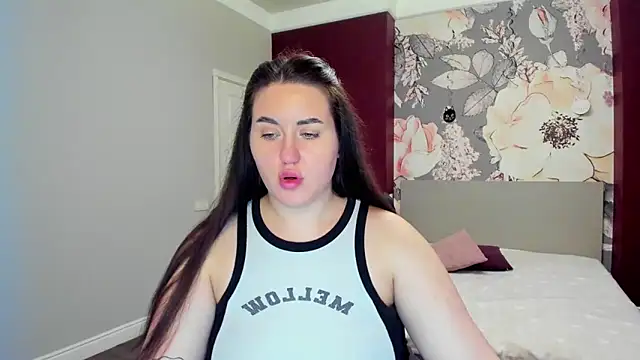 Snapshot of Roxie_Bradley chatting on October 20, 5:43 am Roxie Bradley online show from October 20, 5:43 am