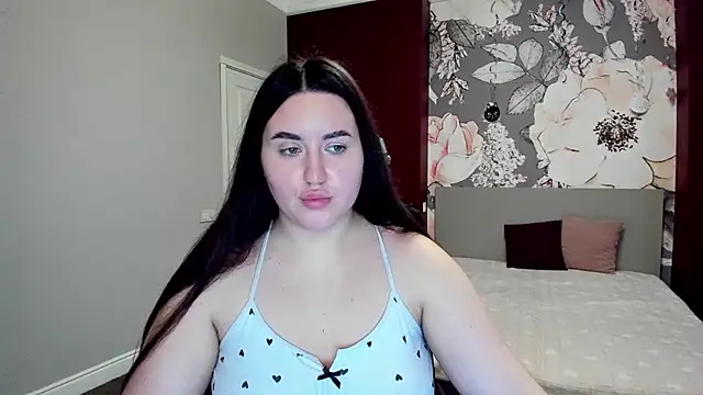 Roxie Bradley online show from February 13, 7:21 am