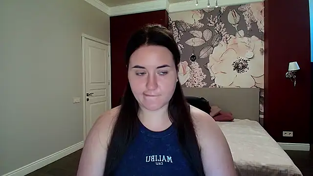 Snapshot of Roxie_Bradley chatting on September 23, 6:33 am Roxie Bradley online show from September 23, 6:33 am
