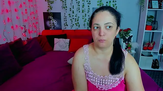 Snapshot of DarlingMilf chatting on September 24, 6:07 pm DarlingMilf online show from September 24, 6:07 pm