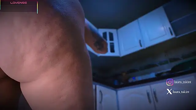 Laura takint online show from September 19, 11:15 pm