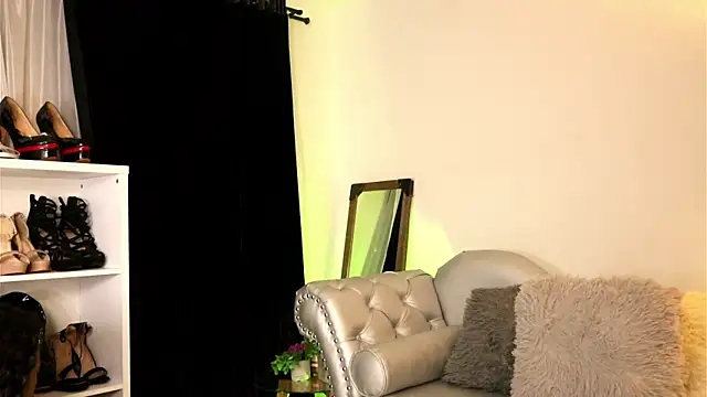 Snapshot of Valeriestyle chatting on September 18, 4:00 am Valeriestyle online show from September 18, 4:00 am