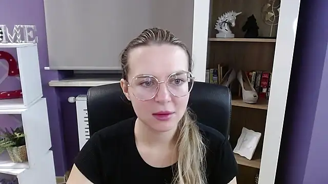 Zoey Erotic online show from November 13, 5:28 am