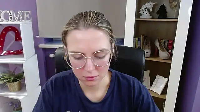 Zoey Erotic online show from November 18, 6:25 am