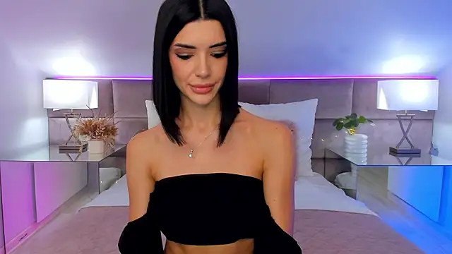 Snapshot of JasmiLyn chatting on October 18, 12:30 pm JasmiLyn online show from October 18, 12:30 pm