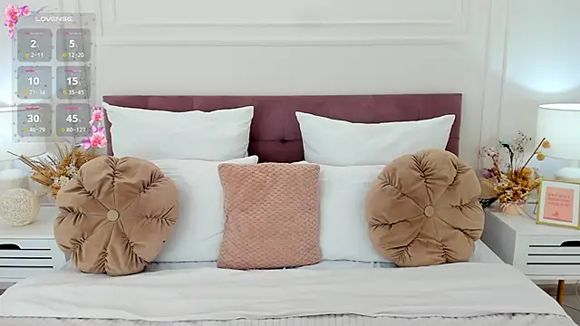 JasmiLyn online show from December 4, 6:37 am