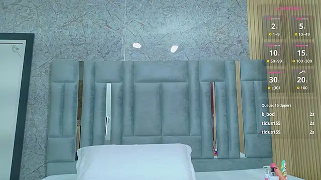 veronicaroose  online show from April 1, 1:41 pm