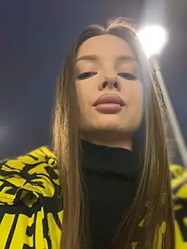 KrisMagnoly online show from April 4, 5:34 pm