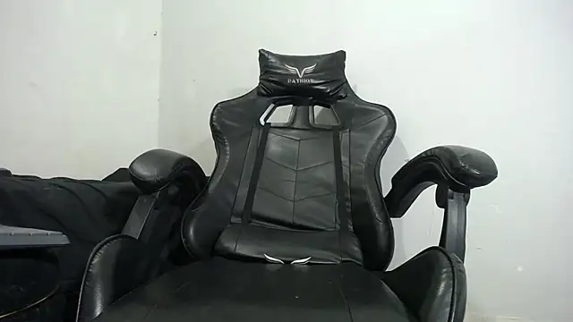 hersheybanks23 online show from November 5, 4:18 am