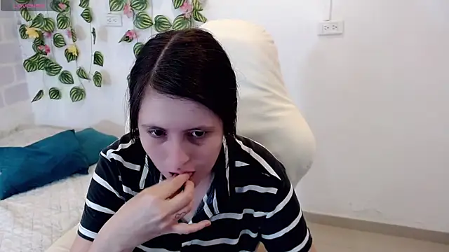 tania sweet   online show from March 25, 8:01 pm